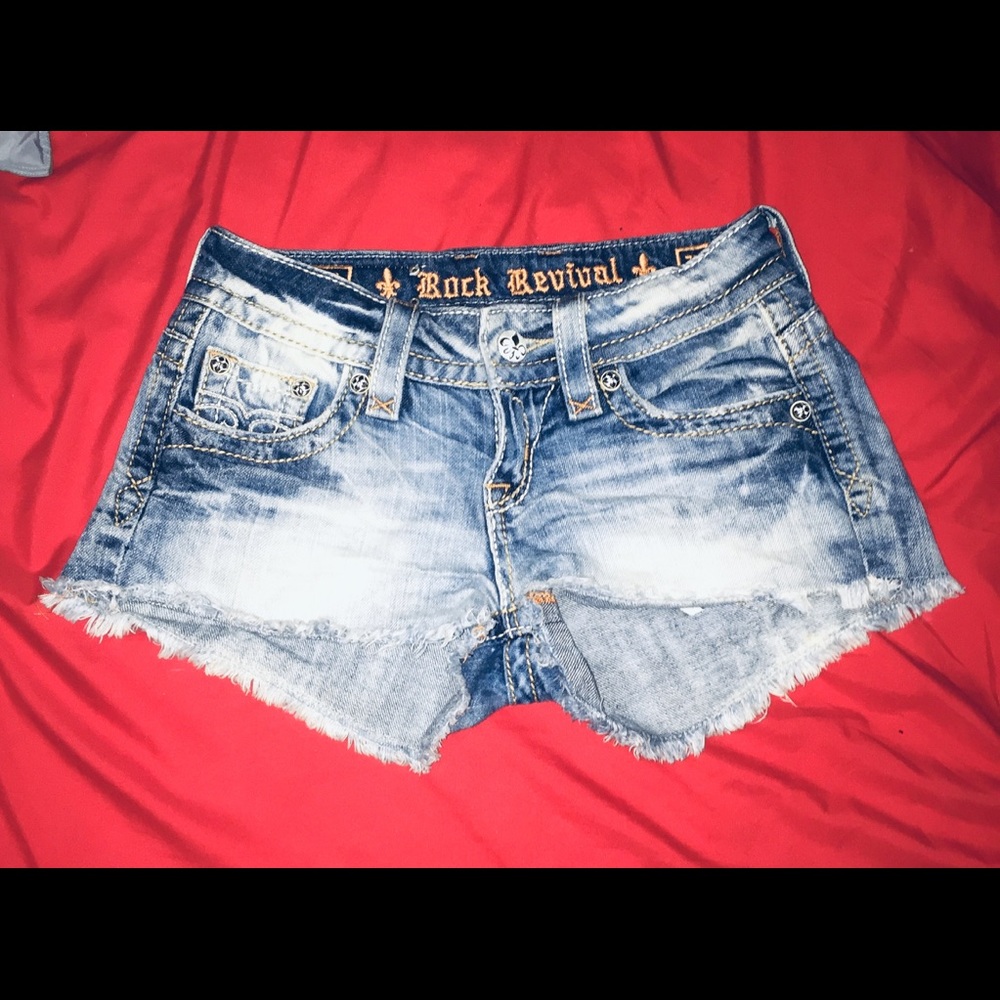 ROCK REVIVAL “JEN SHORT”!  SIZE 26!